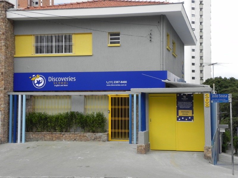 Fachada da unidade Campo Belo da Discoveries School
